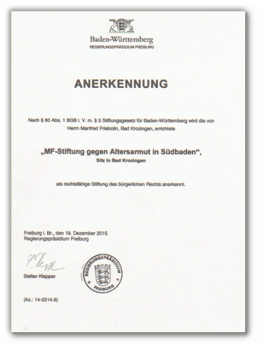 Urkunde des Regierungspräsidiums Freiburg i.Br.: Anerkennung der „MF-Stiftung gegen Altersarmut in Südbaden“ als rechtsfähige Stiftung des bürgerlichen Rechts, Freiburg im Breisgau, den 18. Dezember 2015.